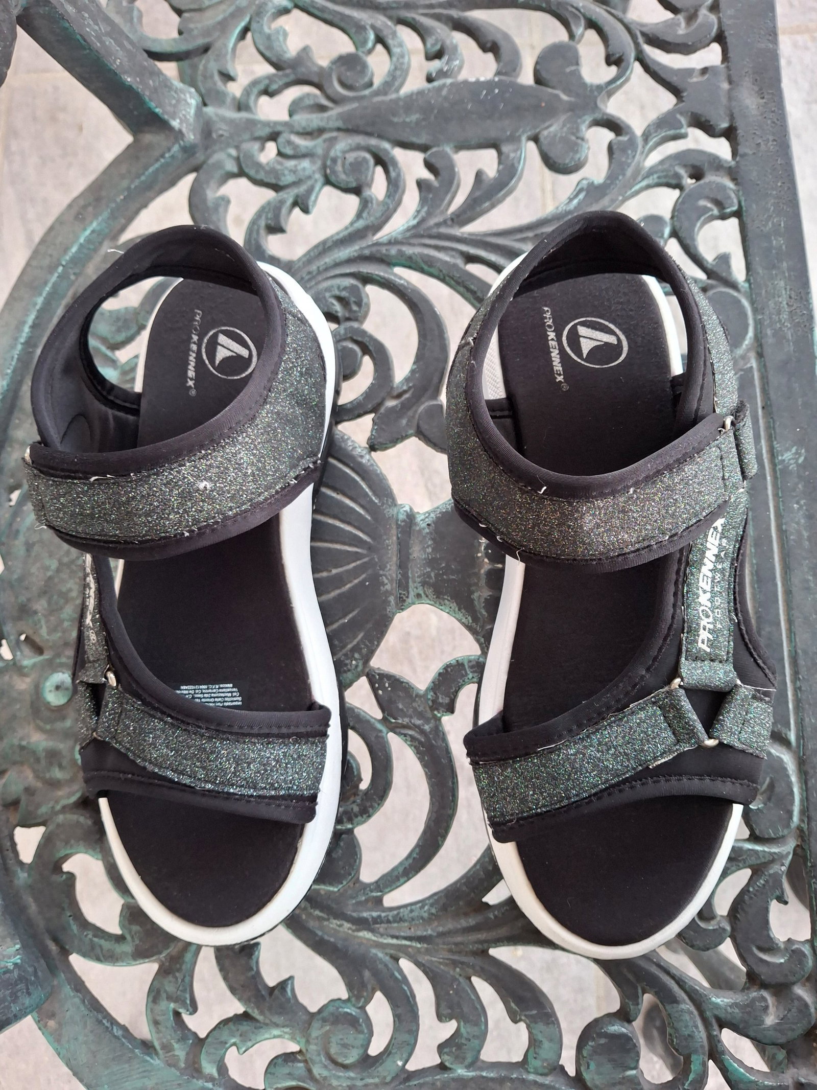 Huaraches deportivos prokennex negro y blanco con brillos