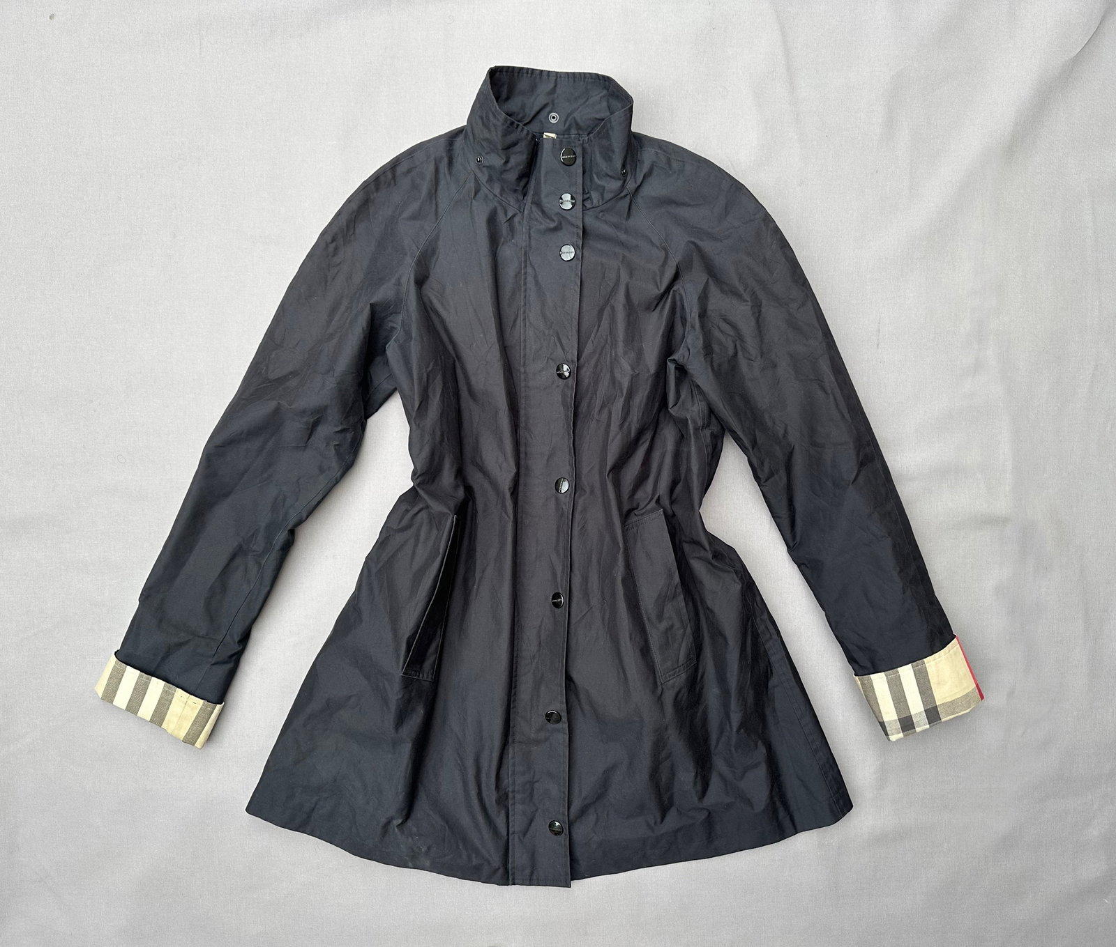 Gabardina Burberry Talla M Like New