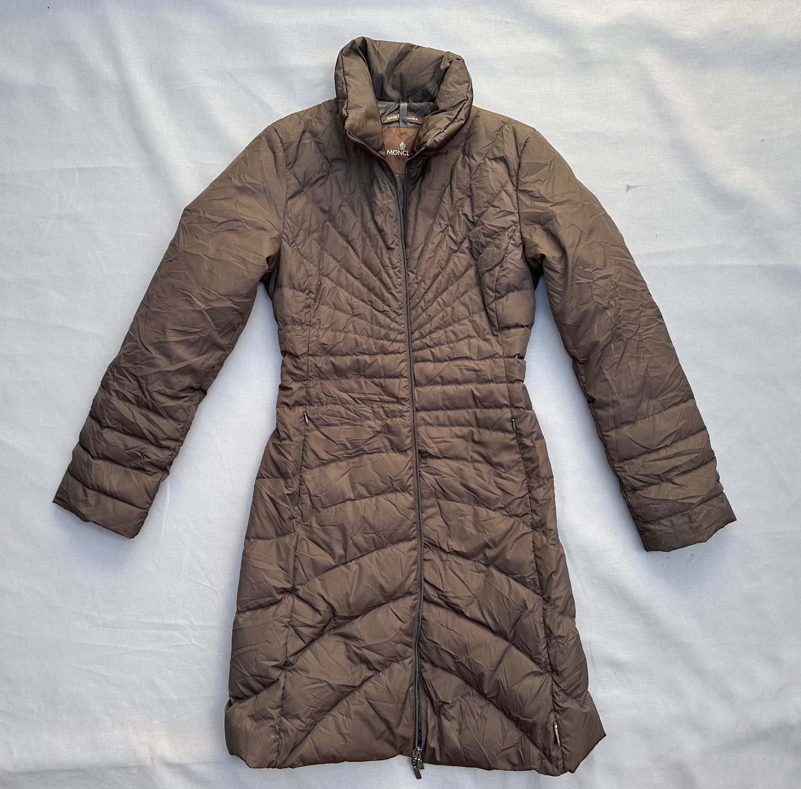 Chamarra parka Moncler talla XS, relleno pluma de ganso
