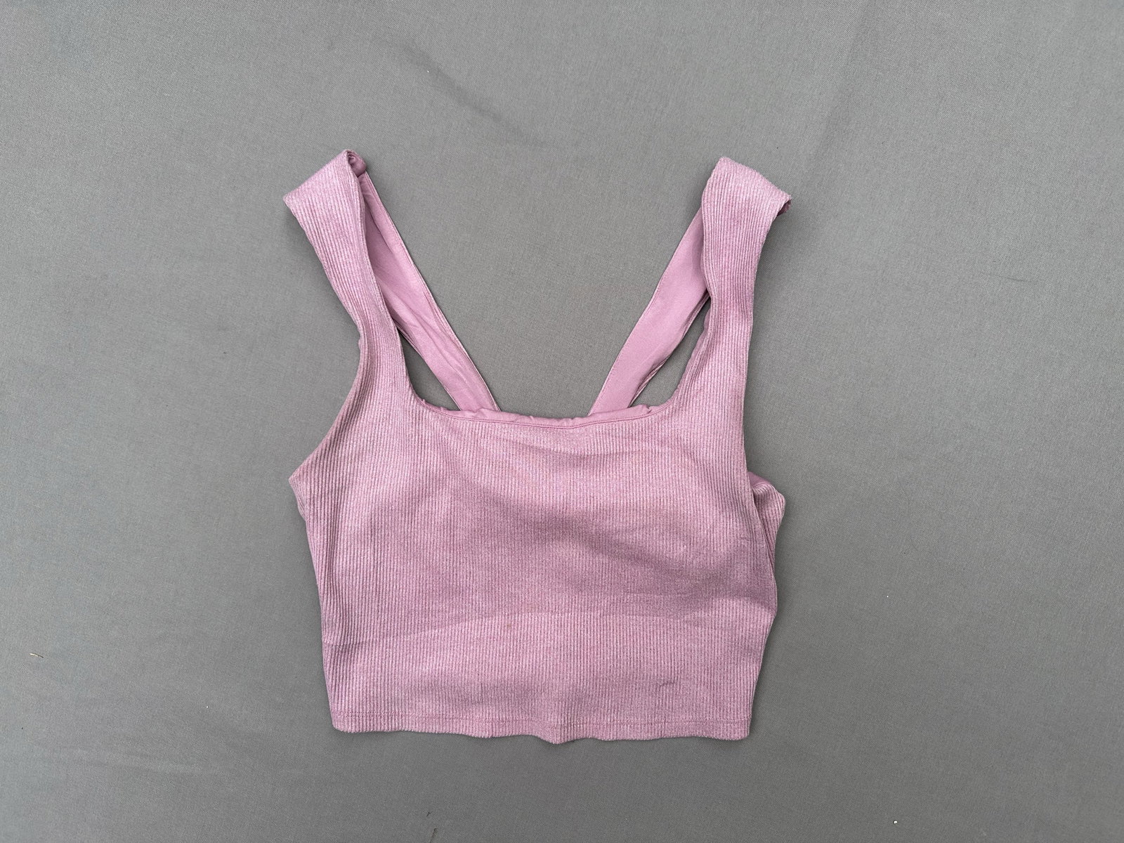 Top deportivo Alo Yoga talla XS color rosa