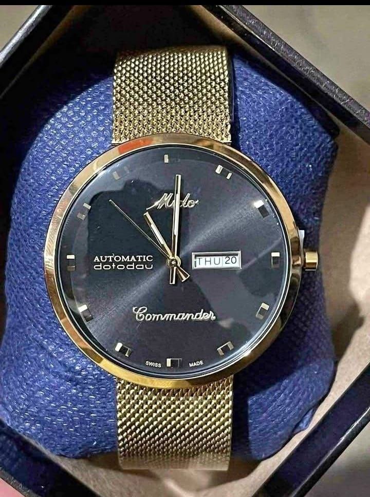 Reloj automático Mido Commander resistente al agua