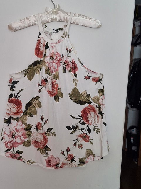 Blusa de tirantes con estampado floral