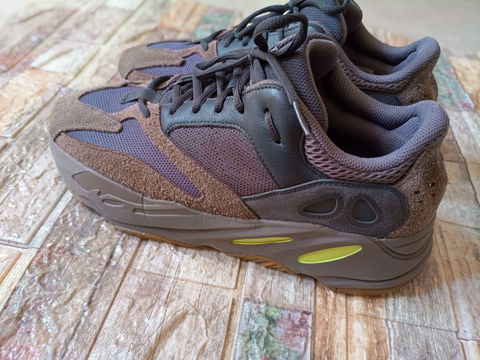 Tenis Adidas Yeezy Boost 700 Mauve Talla 11 1/2 US - 46