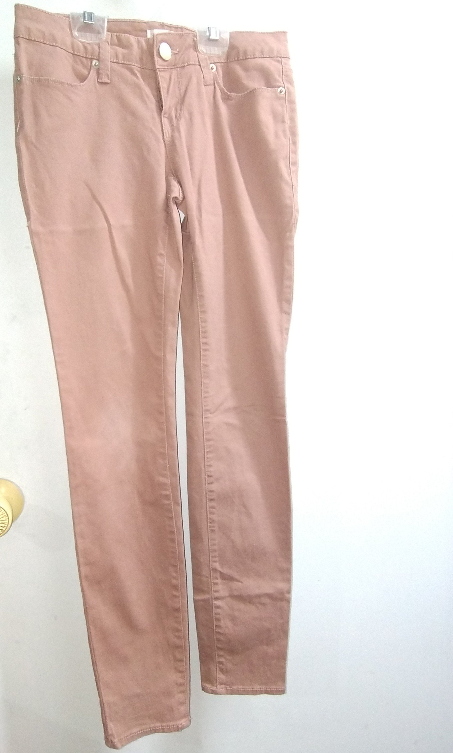 Pantalones de Mezclilla Ajustados No Boundaries Color Beige Rosa Talla 1