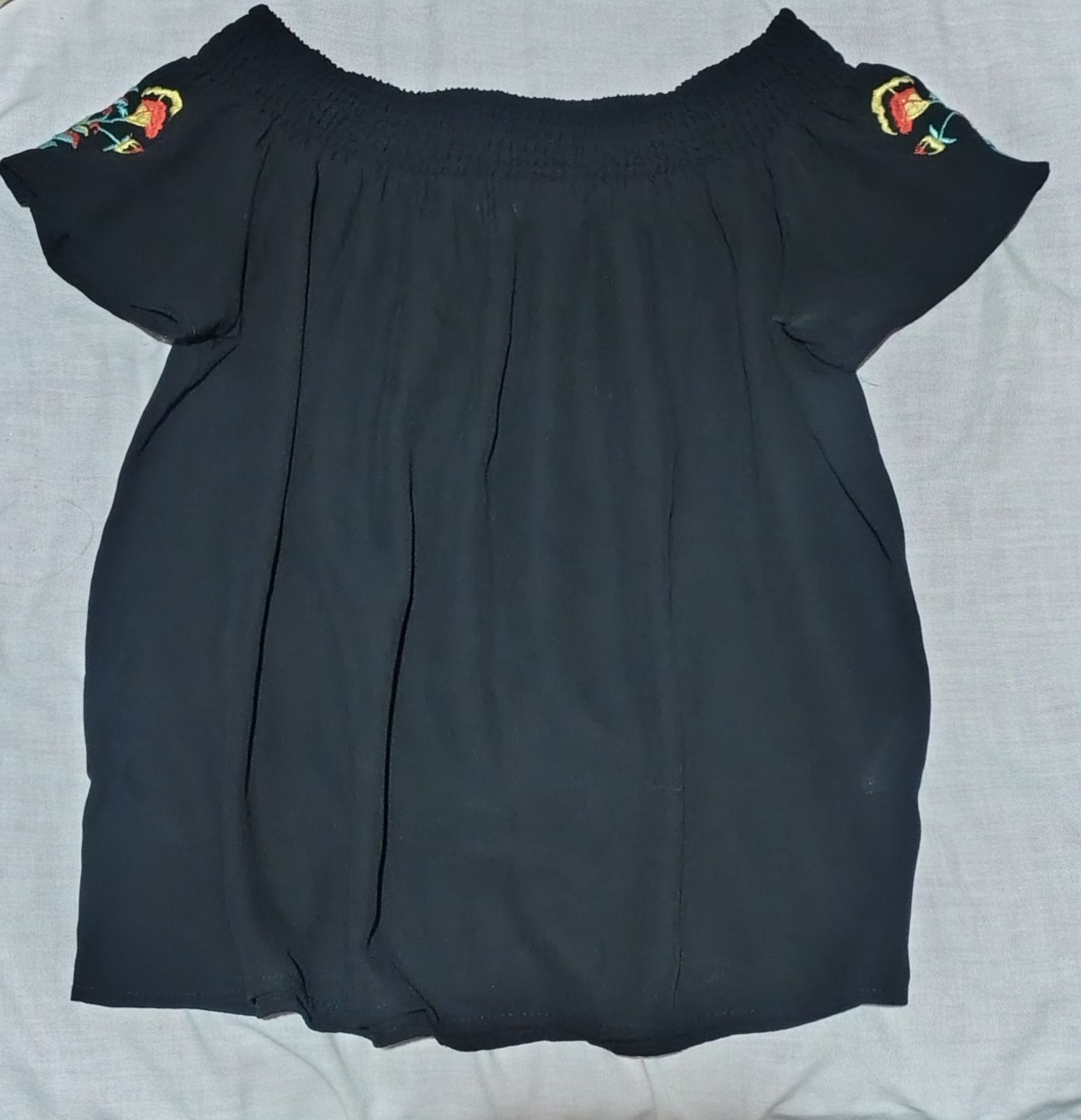 Blusa negra Stella Tweed con bordado floral talla s