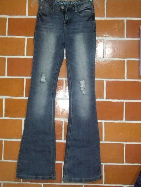 Pantalones de mezclilla acampanados Rebel By Right
