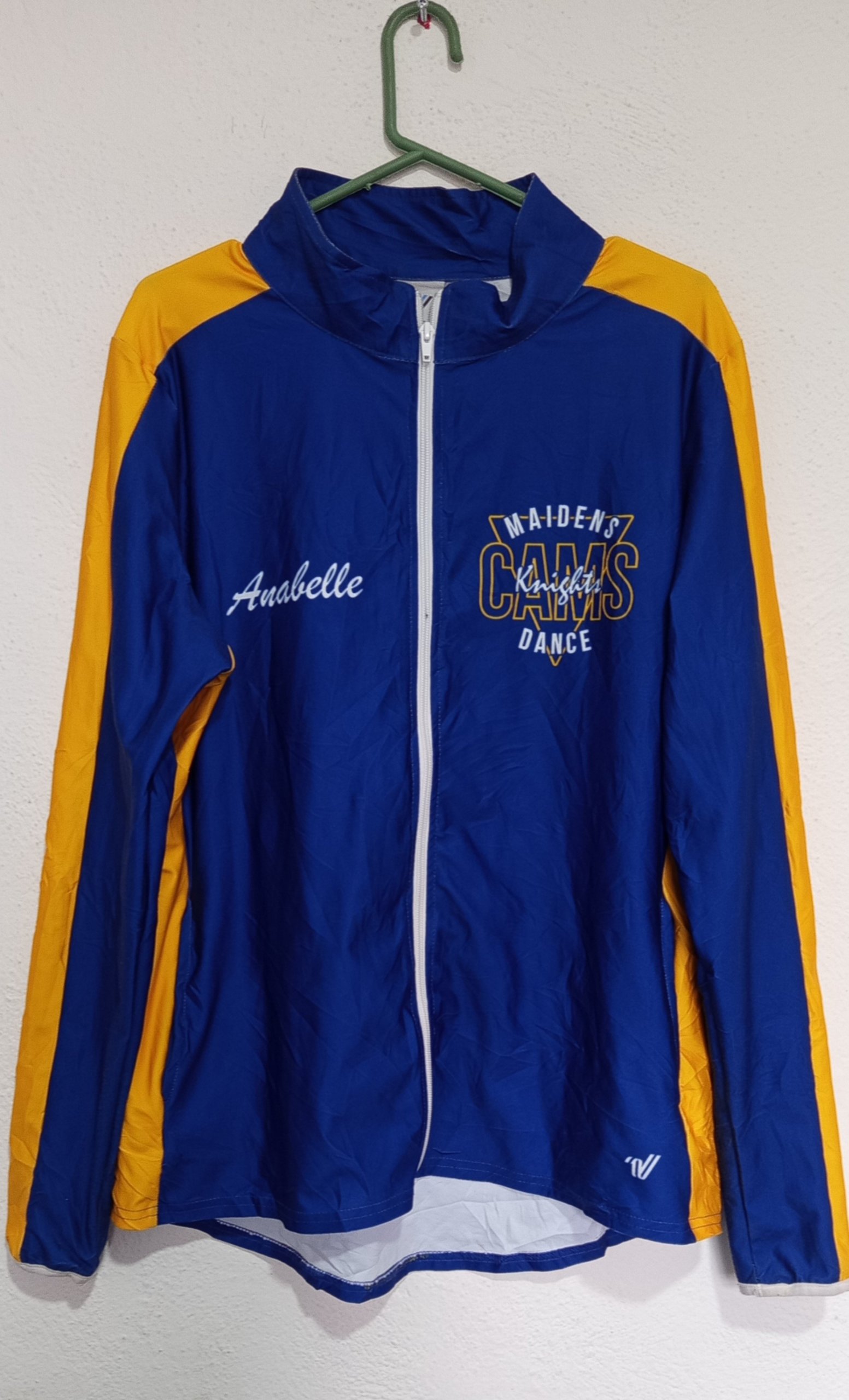 Chamarra Varsity Spirit Azul con Amarillo Talla XL - Like New