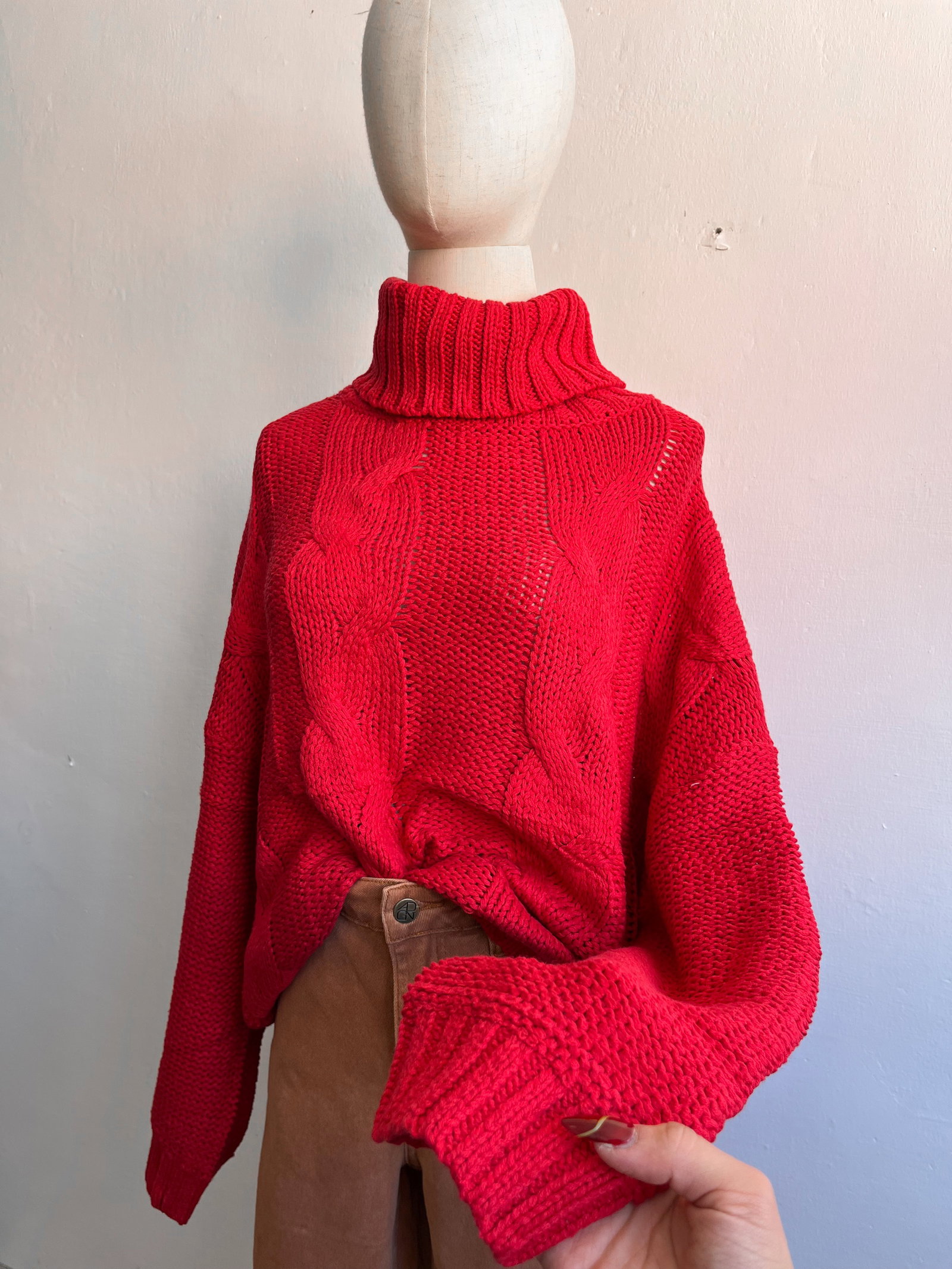 Suéter Rojo de Cuello de Tortuga Oversize Talla XS/S - Nuevo con Etiqueta