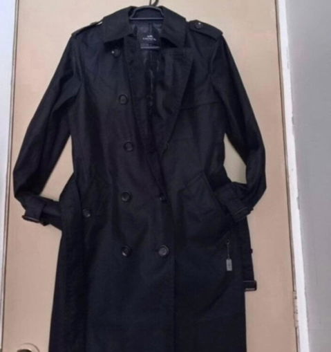 Gabardina Coach larga negra en excelente estado