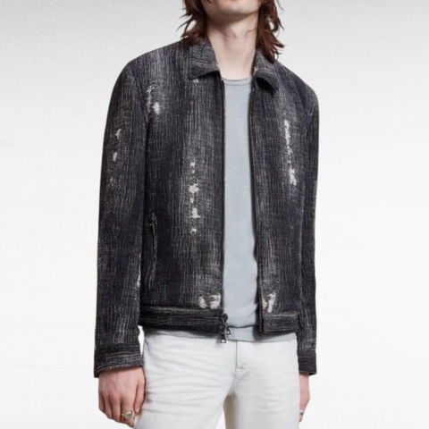 Chamarra John Varvatos con diseño desgastado