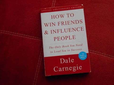 Libro "How to Win Friends & Influence People"