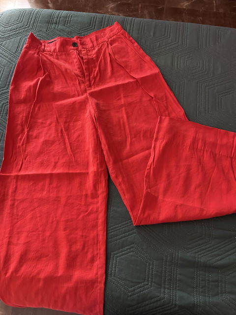 Pantalón Rojo Zara XS en Buen Estado