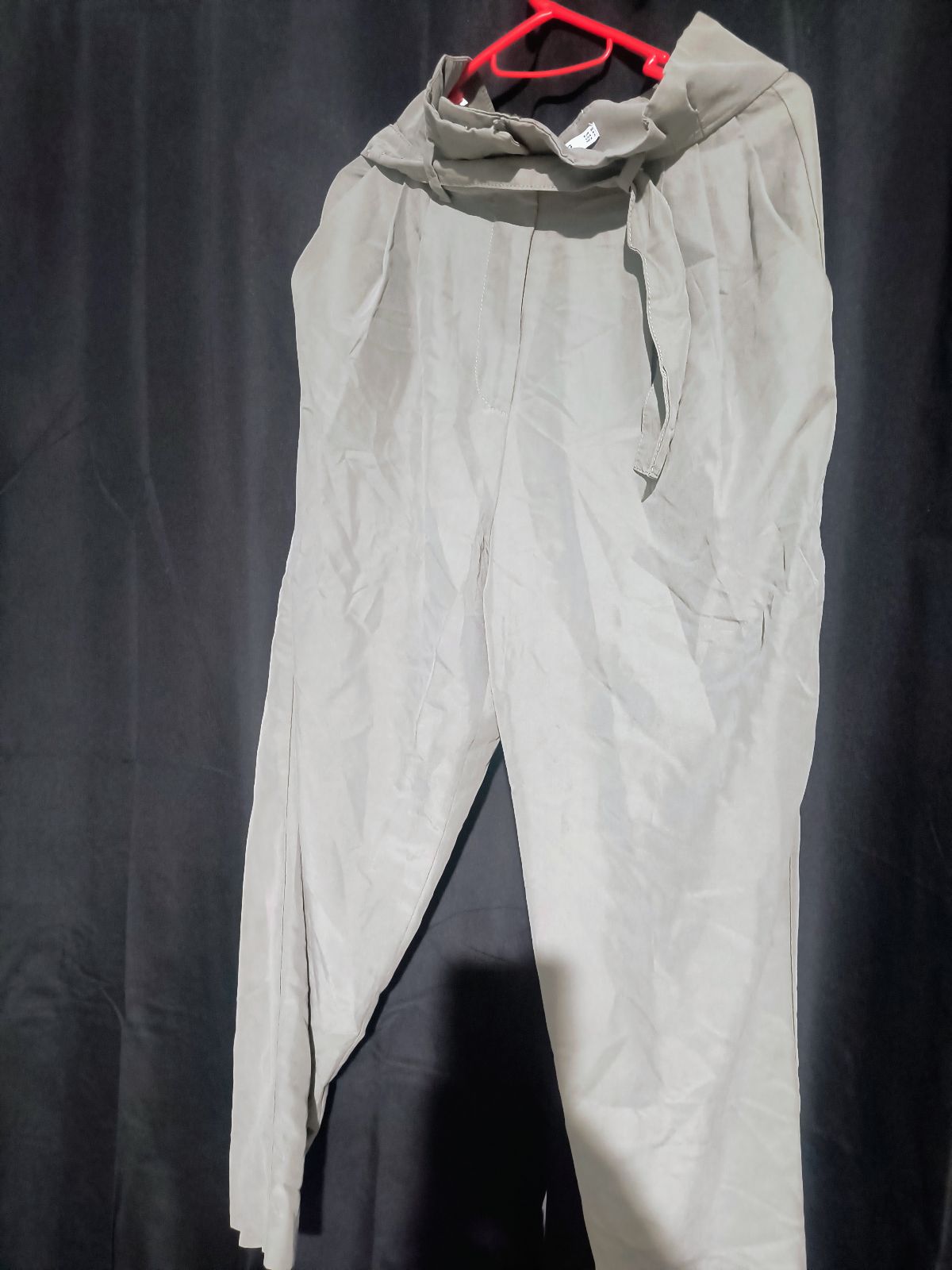 Pantalón MNG en color gris, talla 30