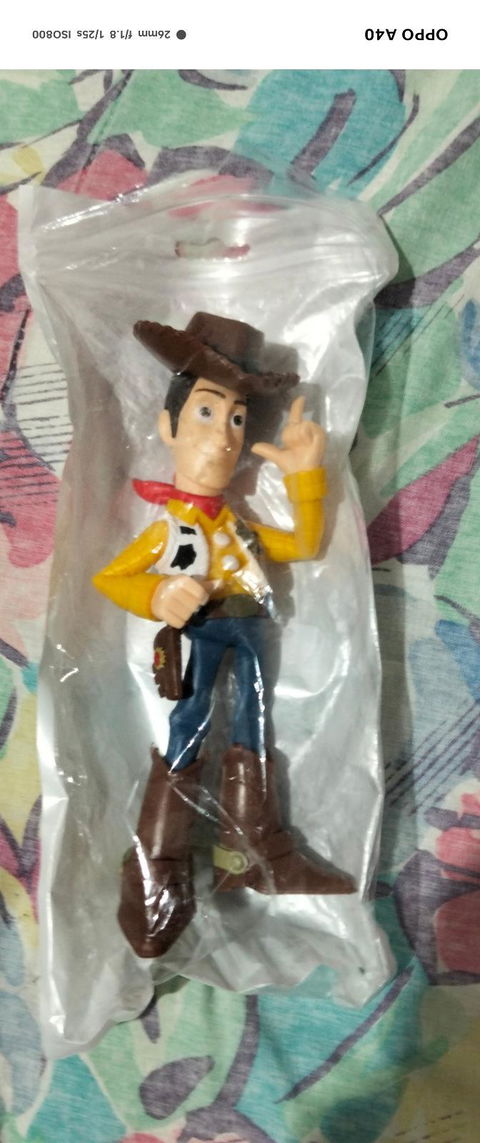 Figura de acción Woody de Toy Story en excelente estado