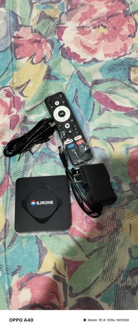 Android TV Box con control remoto y cargador