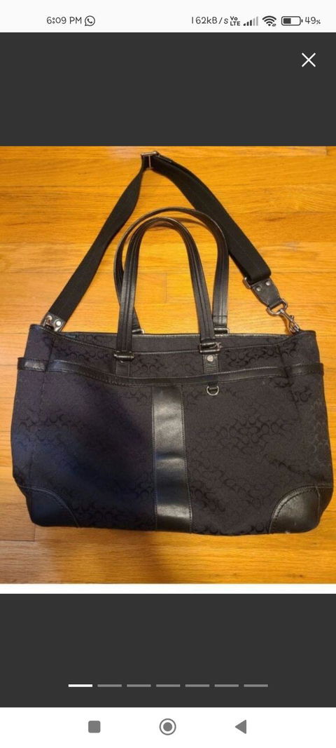 Bolso de Mano Negro con Detalles de Piel