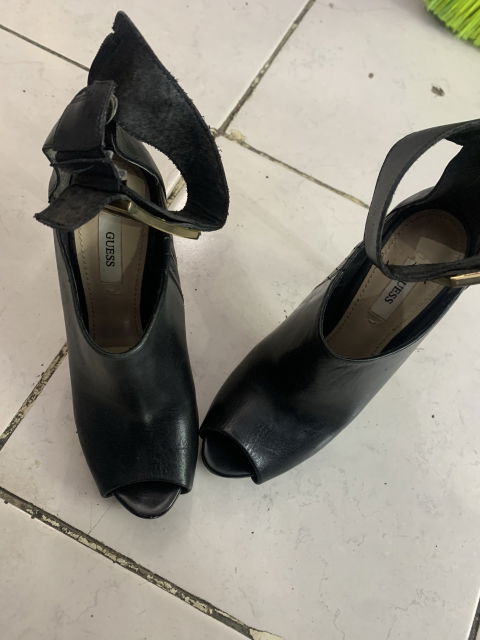 Tacones GUESS