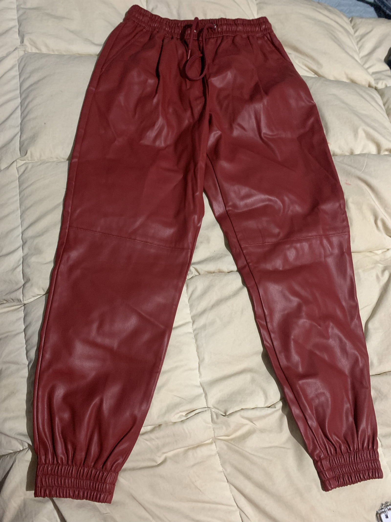 Pantalón Vinipiel Rojo Zara - Como Nuevo