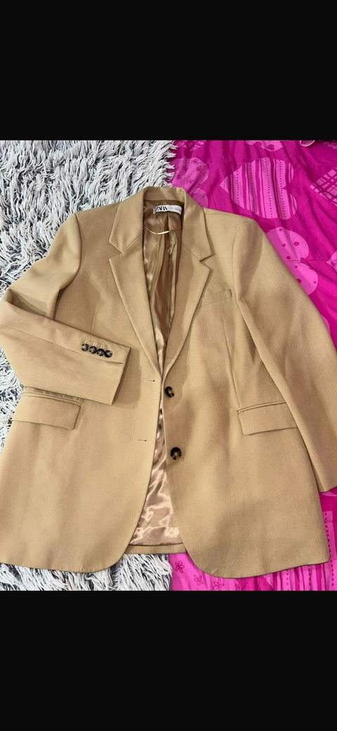 Saco color beige talla L sin etiqueta