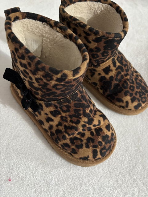 Botitas animal print para niña