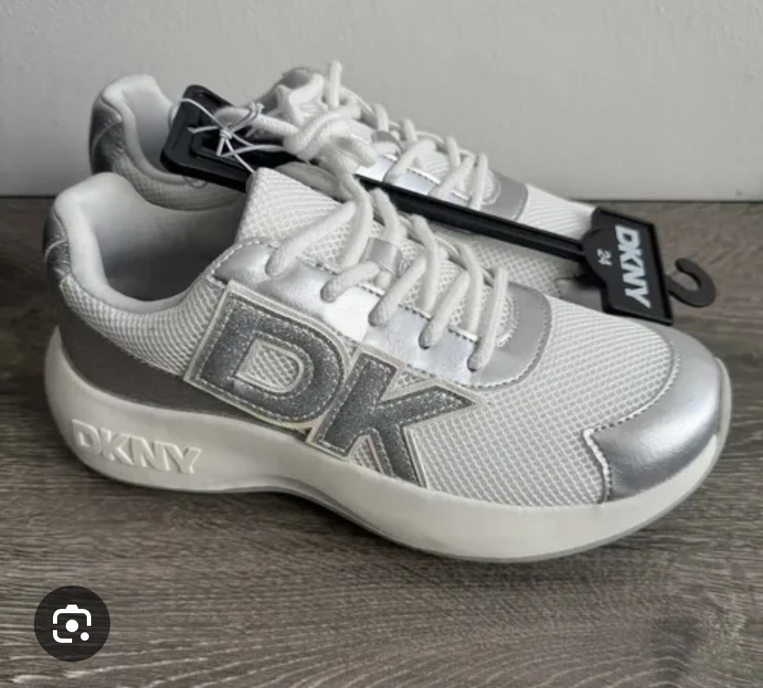 Tenis DKNY Blancos y Plateados