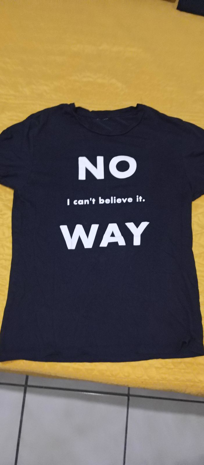 Playera negra con frase “No Way”  