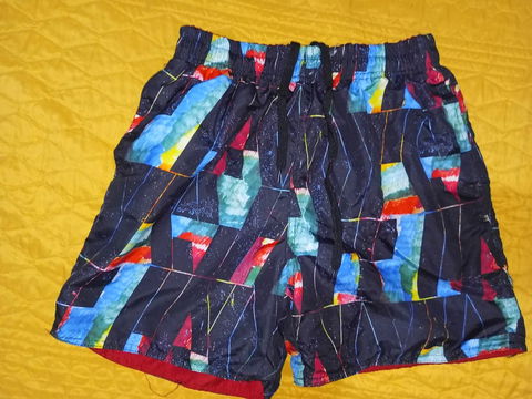 Shorts abstractos multicolor ligeros y cómodos