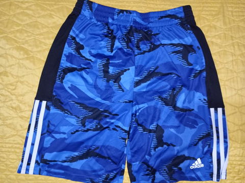 Shorts Adidas Azul con Patrón Moderno