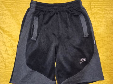 Short negro Nike con cierres en bolsillos