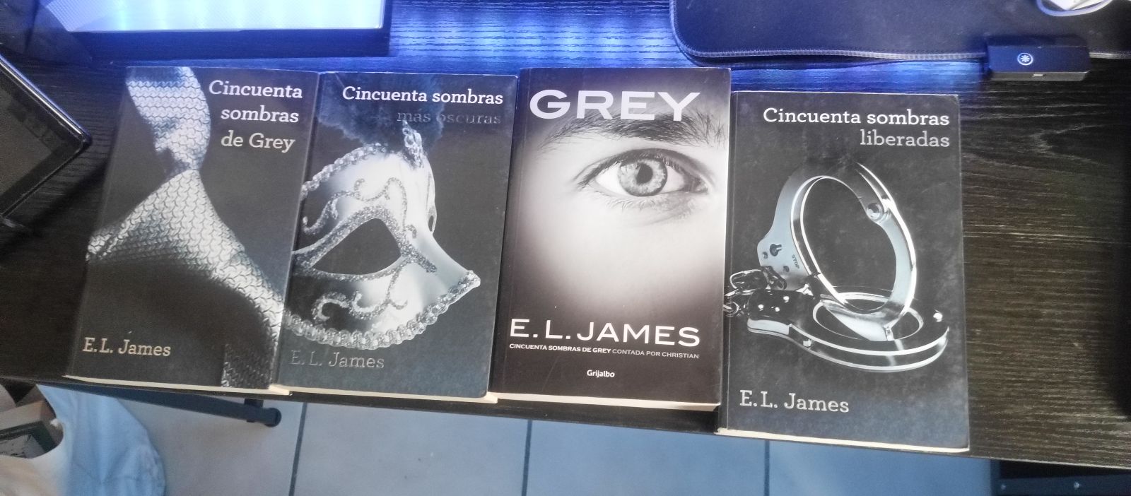 Saga completa Cincuenta Sombras + Grey – Bestseller mundial