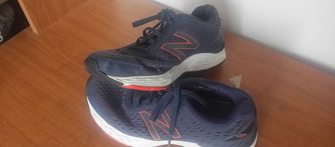 Tenis New Balance Azul Marino con Logo Rojo/azul marino