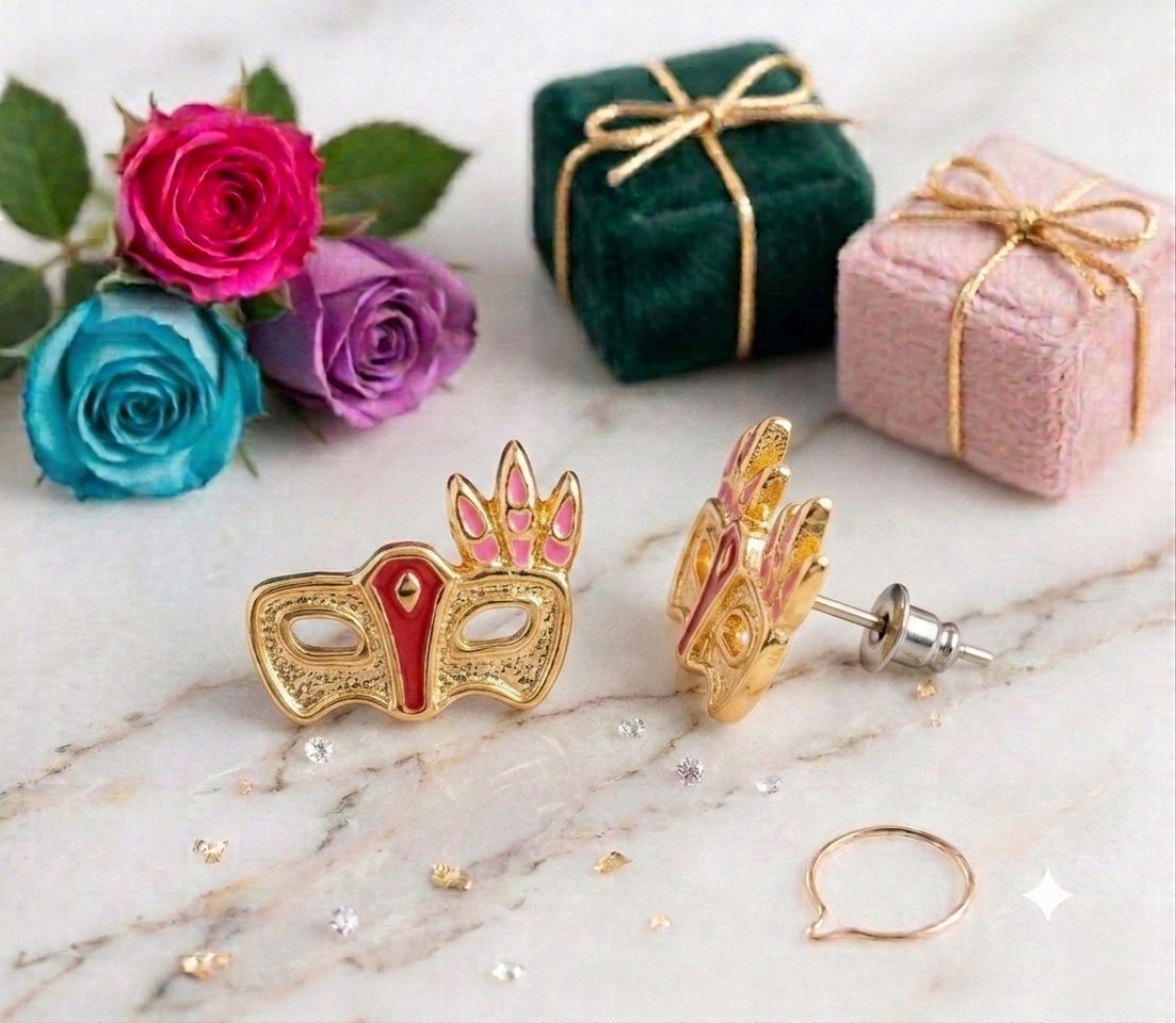 Aretes en forma de máscara con baño de oro de 18k - Marca Nice