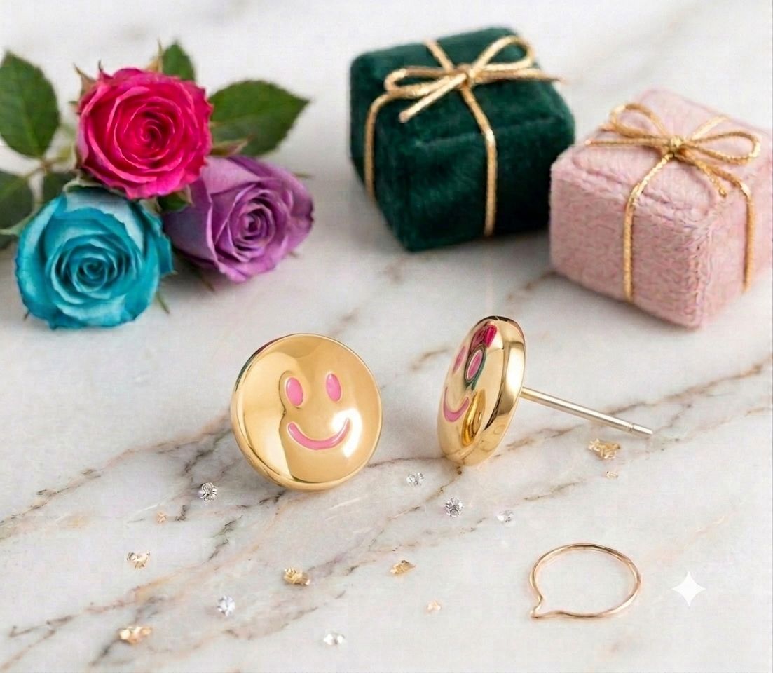 Aretes en forma de caritas con baño de oro de 18k - Marca Nice