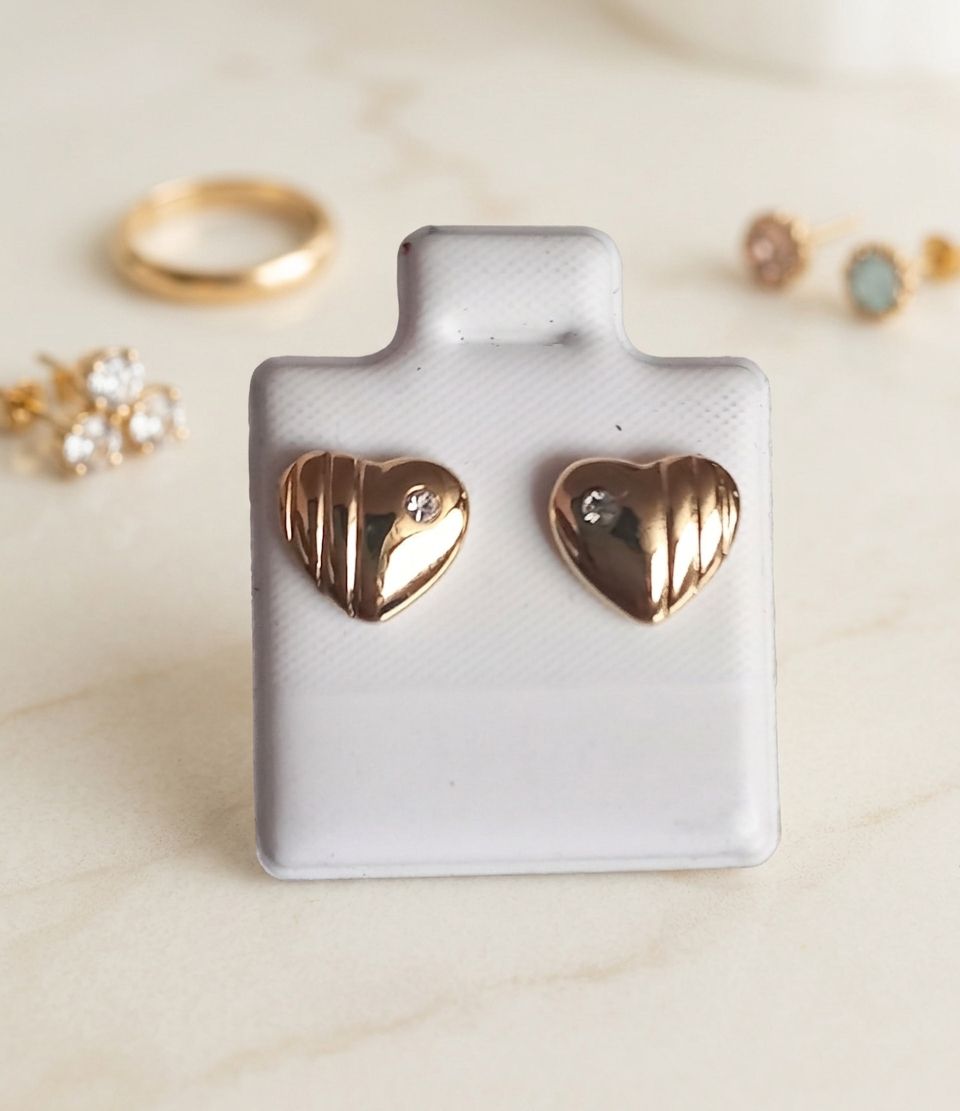 Aretes de corazón con baño de oro de 18k para niña