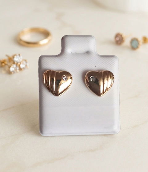 Aretes de corazón con baño de oro de 18k para niña