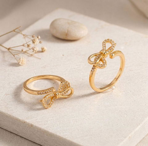 Anillo #9 de la marca Nice con 4 baños de oro de 18k