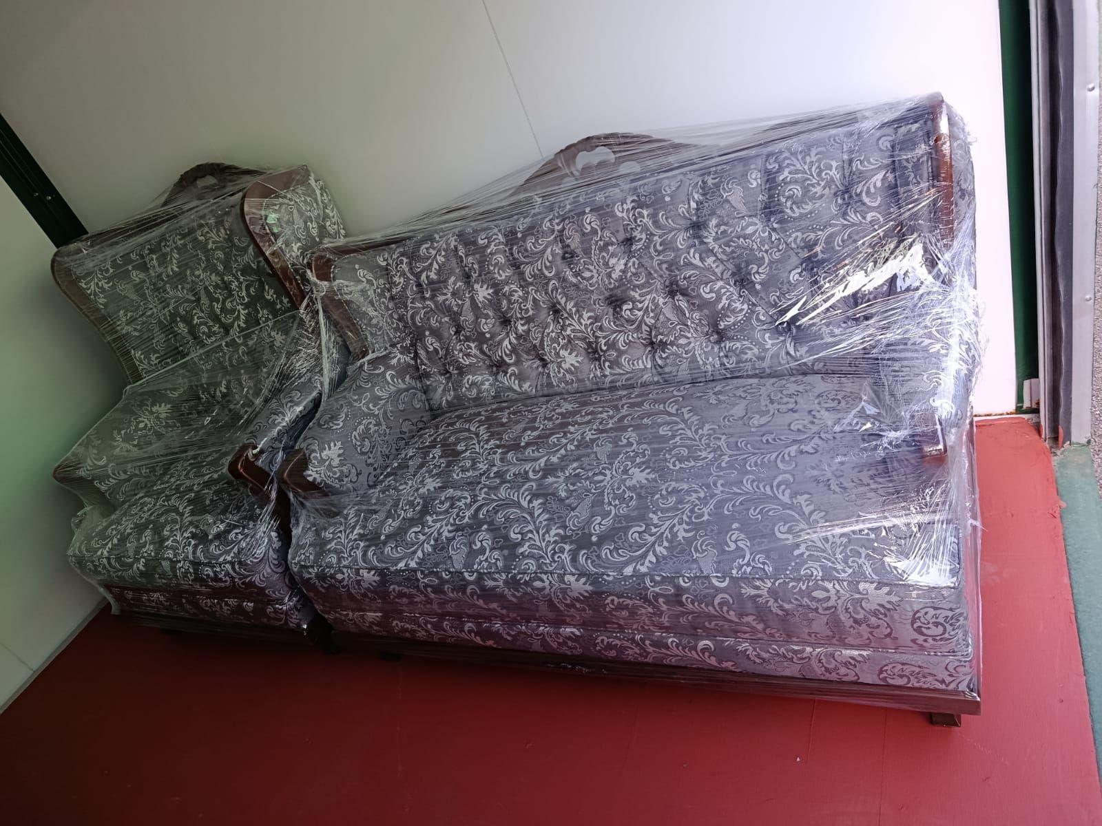 Sofá vintage retapizado en excelente estado
