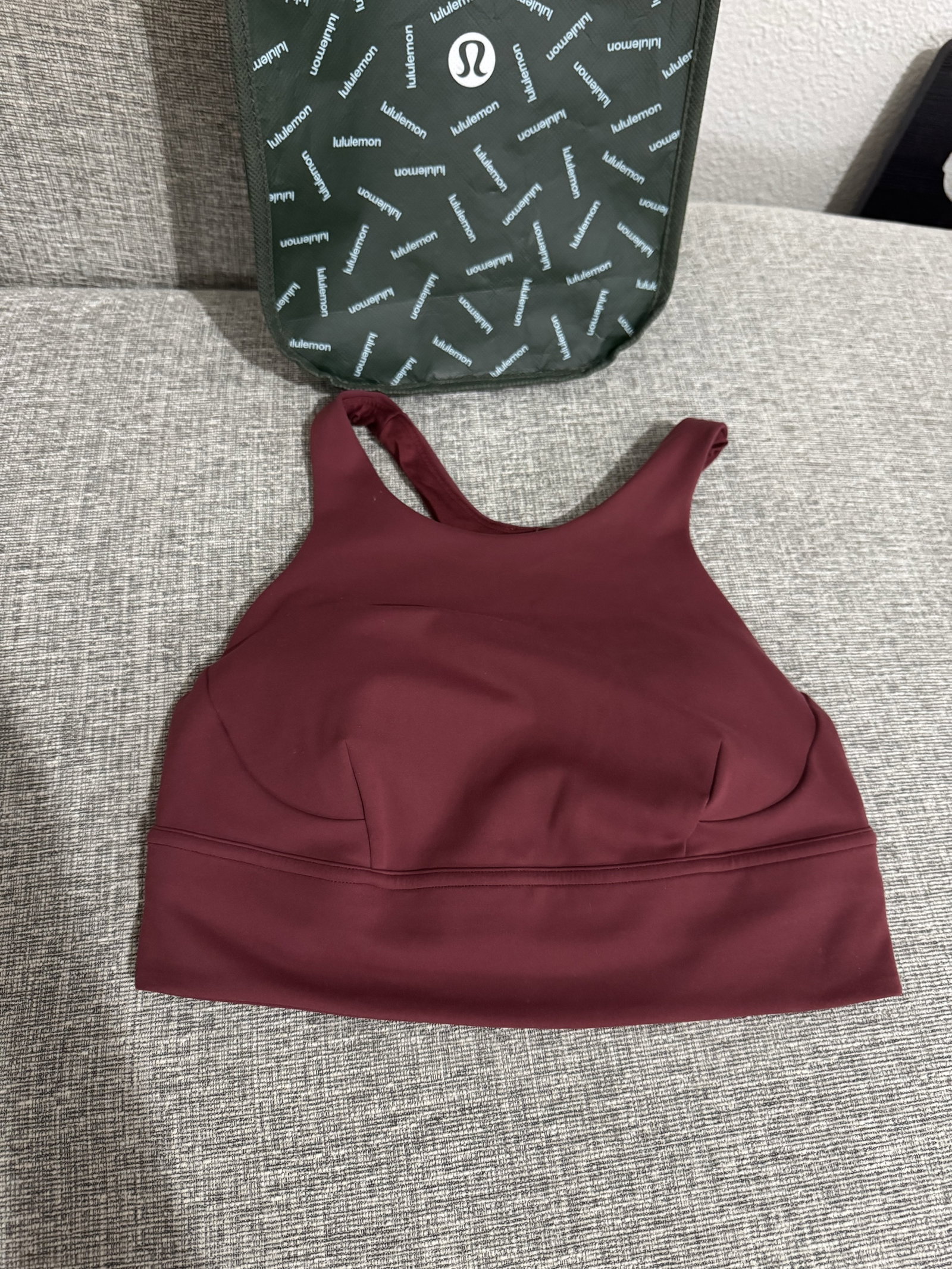 Top Lululemon Deportivo Color Burdeos Talla 8