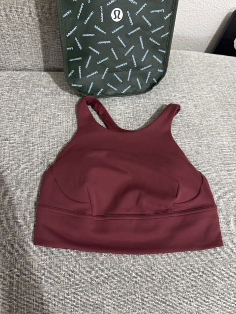 Top Lululemon Deportivo Color Burdeos Talla 8
