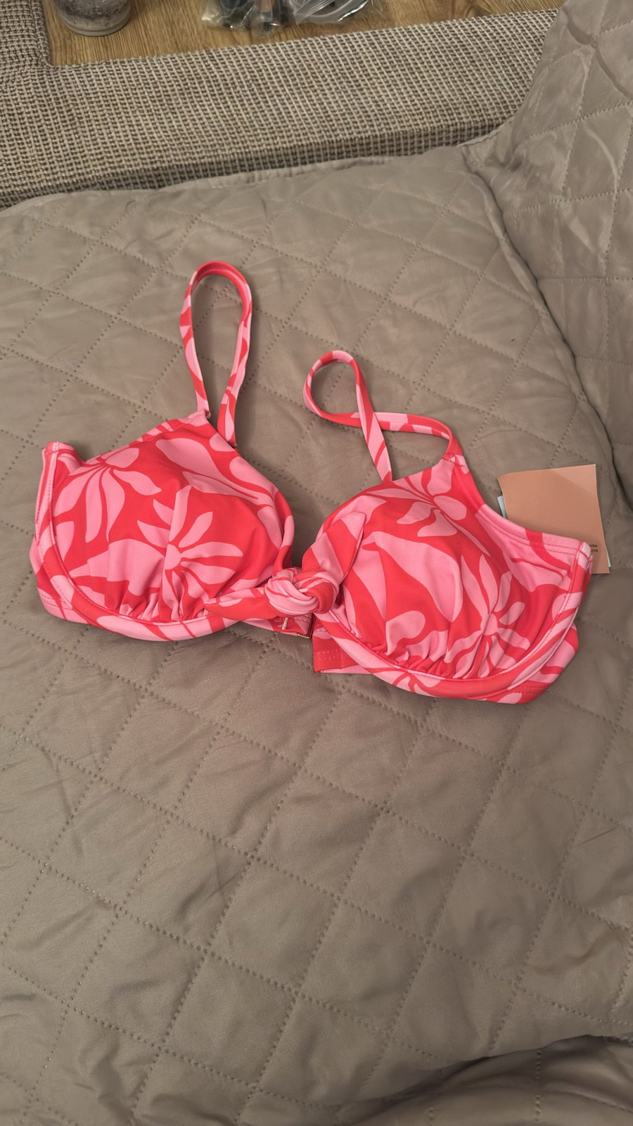 Top de traje de baño nuevo Shade & Shore talla 36D
