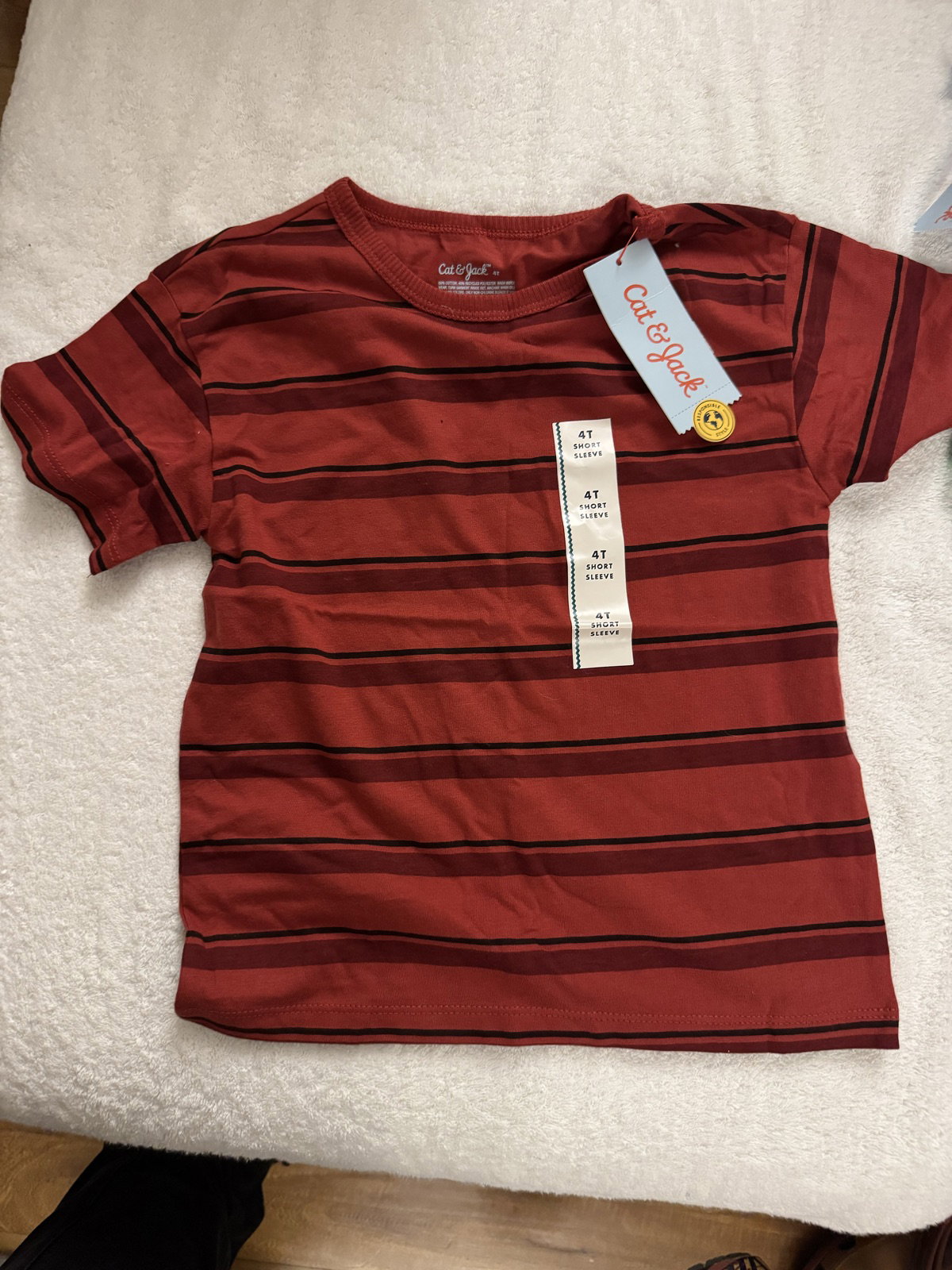 Playera de niño roja Cat & Jack talla 4 años nueva con etiqueta