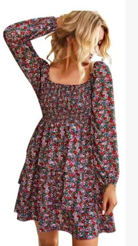 Vestido de flores con mangas largas y volantes