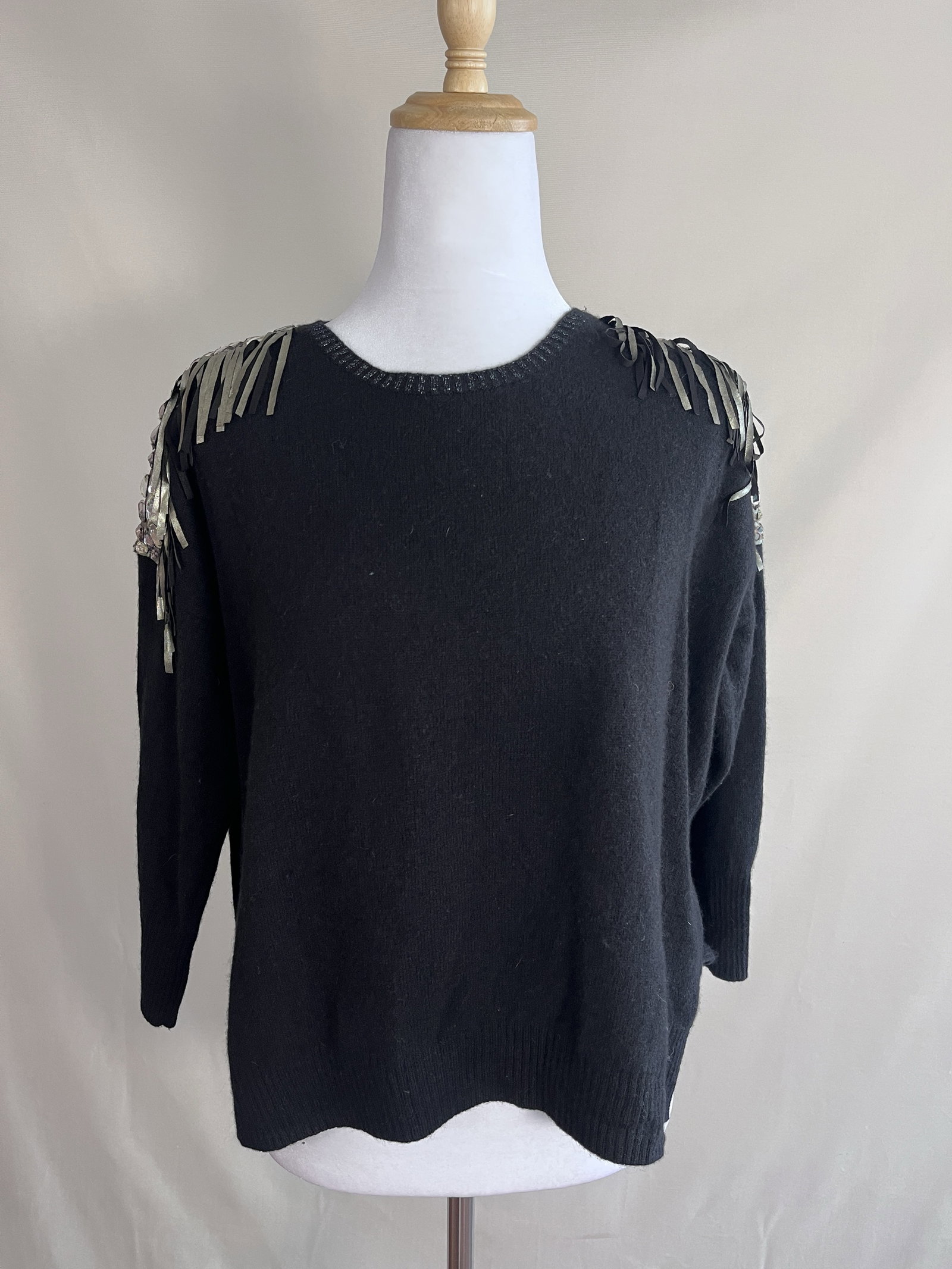 Sweater Negro Rapsodia con Aplicaciones en Hombros - Talla S