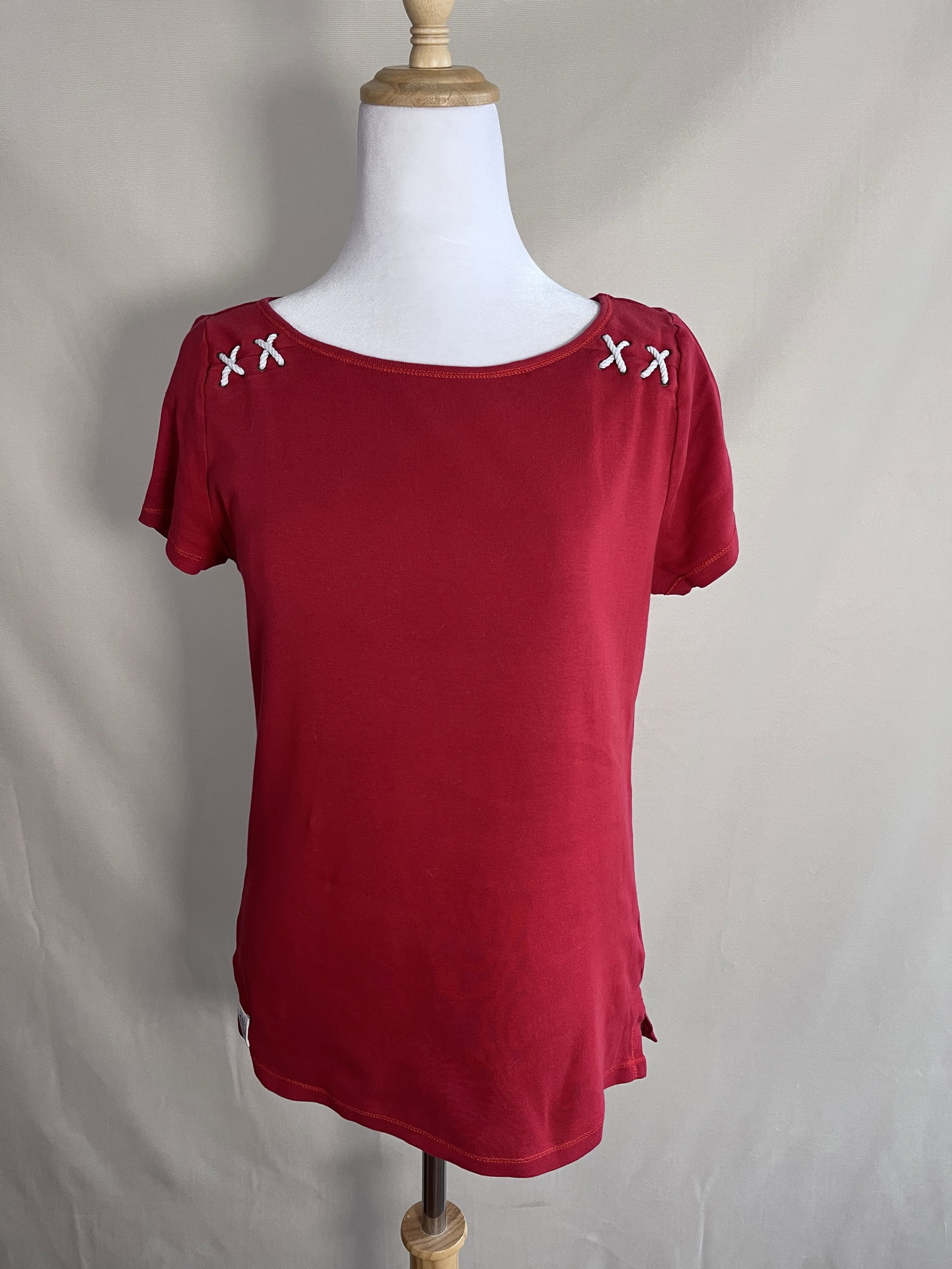 Playera Ralph Lauren Roja Talla M con Detalles en Hombros