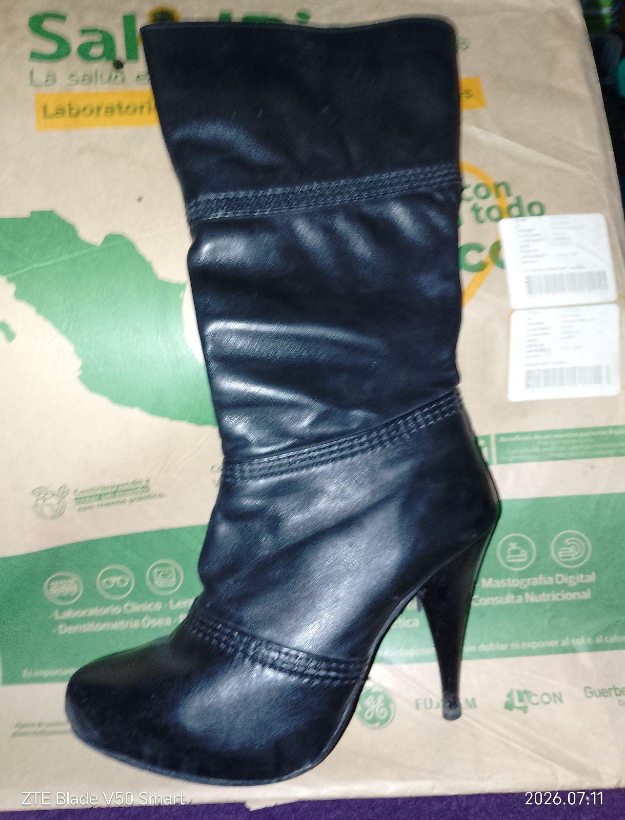 Botas de mujer negras de tacón alto