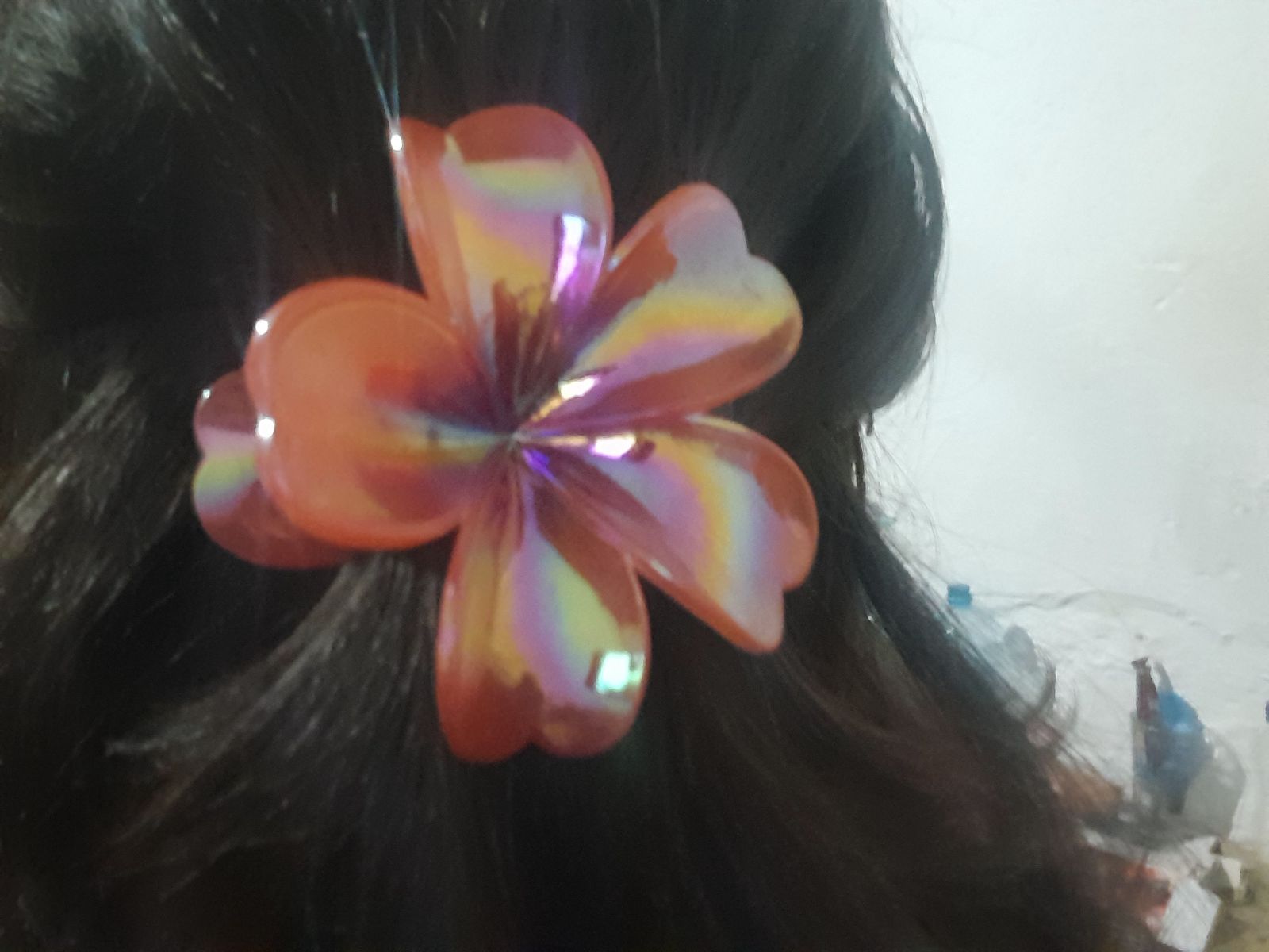 Pinzas en forma de flor brillantes y coloridas
