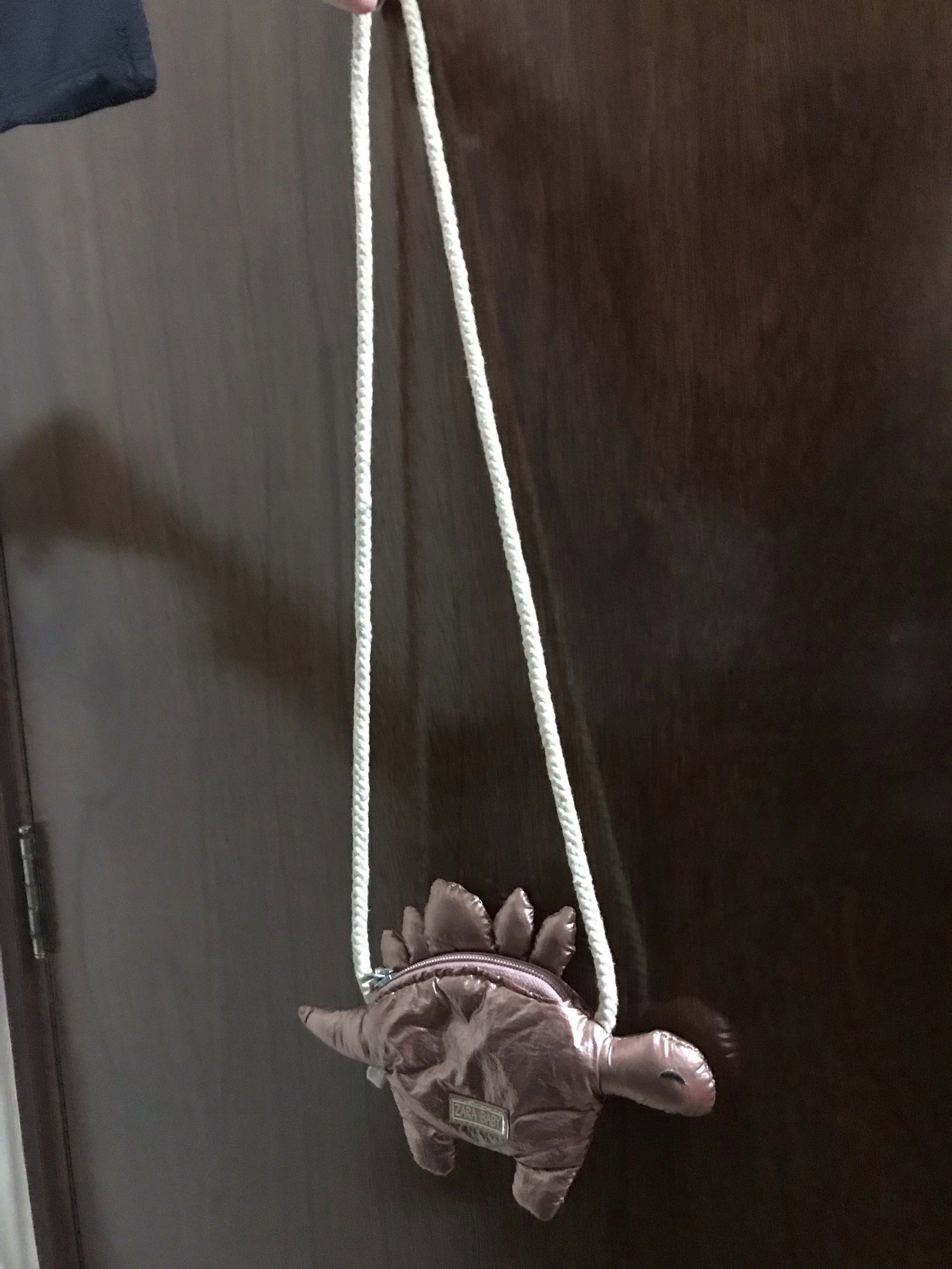 Bolsita Dinosaurio Rosa Metálico de Zara Baby