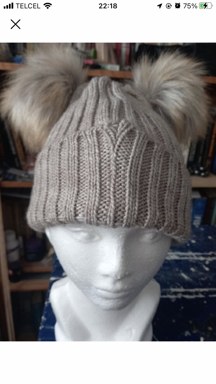 Gorro con Pompones Nuevo