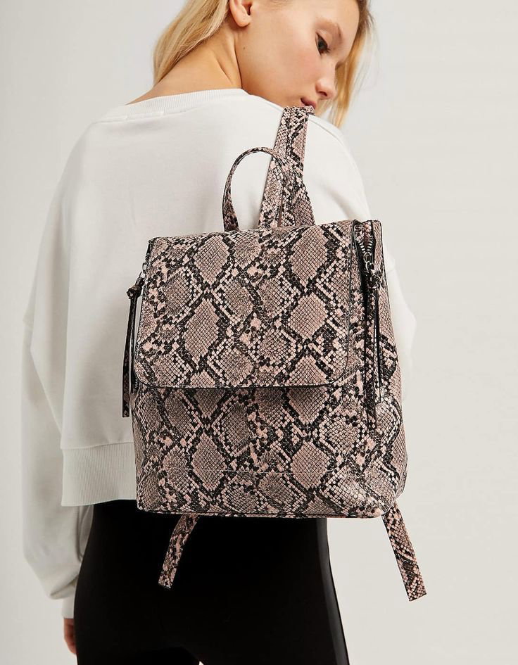 Mochila Rosa Stradivarius Estilo Serpiente