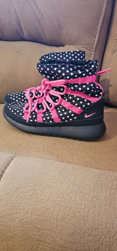 Botas Nike Mujer 24 cm - Nuevas, Comodidad y Estilo